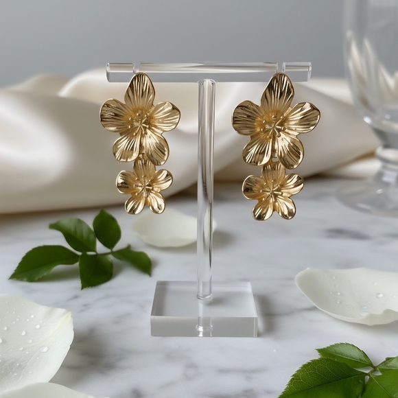 🆕️ Luxury Golden Flower Statement Earrings 🌸 Vintage Style Elegant Studs 🌟 - Picture 13 of 13